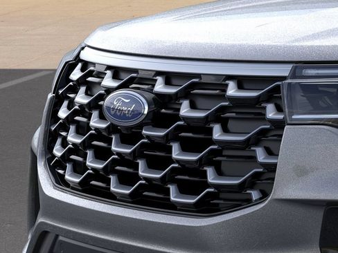 Certified 2026 Ford Explorer Platinum w/ LUX Leather Package AWD/4WD image 18