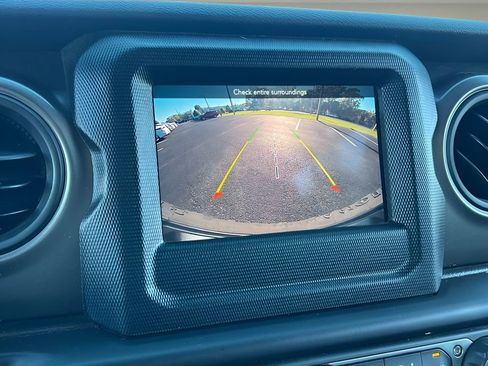 Used 2022 Jeep Wrangler Unlimited Willys image 23