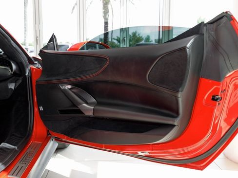 Used 2023 Ferrari SF90 Spider image 38