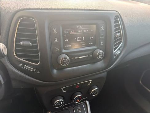 Used 2018 Jeep Compass Latitude AWD/4WD image 17