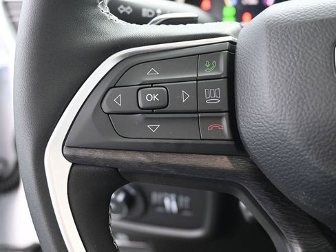 Used 2025 Jeep Grand Cherokee Limited w/ Luxury Tech Group II image 35