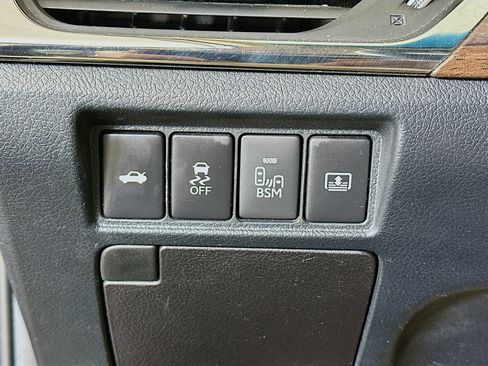 Used 2015 Toyota Avalon Limited image 17