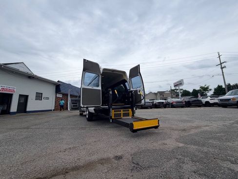 Used 2014 Ford E-350 and Econoline 350 Extended Super Duty w/ Power Group RWD image 14
