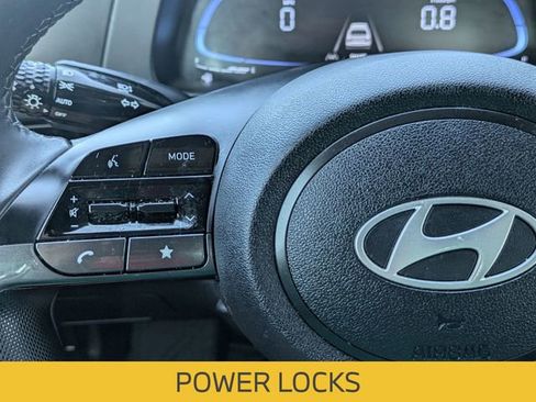 Used 2025 Hyundai Elantra Sport image 18