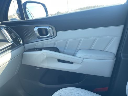 Used 2025 Kia Sorento SX Prestige image 32