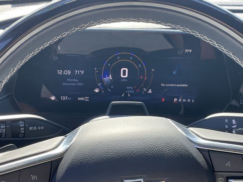 Used 2024 Chevrolet Traverse Z71 w/ Enhanced Driving Package image 9