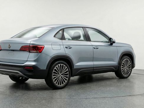 Used 2025 Volkswagen Taos SE image 9