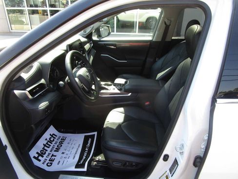 Used 2021 Toyota Highlander Limited AWD/4WD image 13