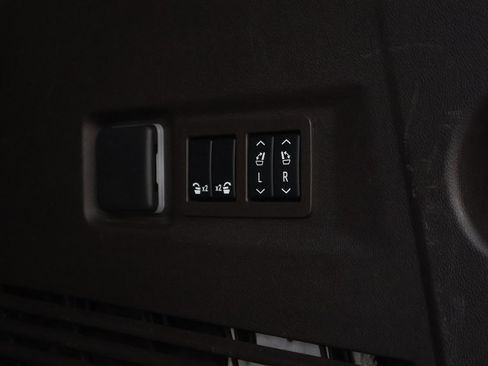 Used 2022 GMC Yukon SLT w/ SLT Luxury Package image 26