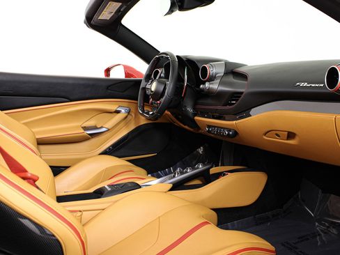 Certified 2022 Ferrari F8 Tributo RWD image 38