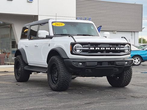 Certified 2025 Ford Bronco Outer Banks w/ Sasquatch Package AWD/4WD image 3
