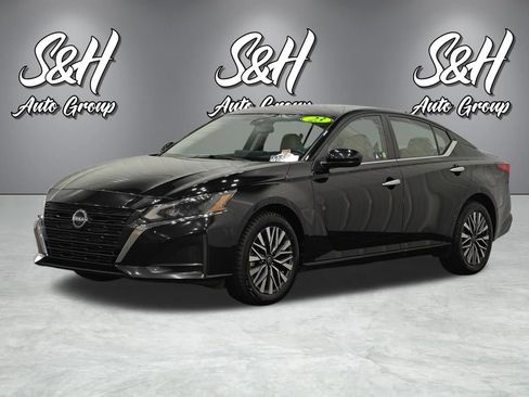 Used 2023 Nissan Altima 2.5 SV w/ SV Premium Package AWD/4WD image 14