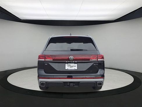 New 2026 Volkswagen Atlas Peak Edition image 6