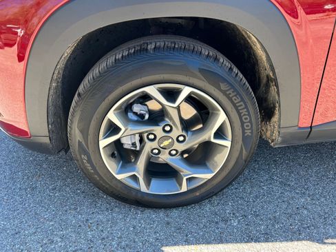 Used 2025 Chevrolet Trax LT w/ LT Convenience Package image 25