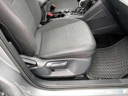 Used 2024 Volkswagen Taos SE w/ Panoramic Sunroof Package AWD/4WD image 36