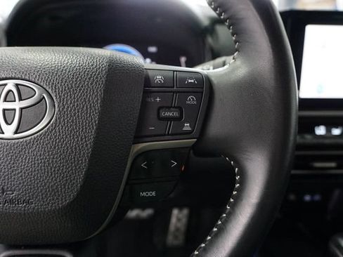 Used 2025 Toyota Camry SE FWD image 20