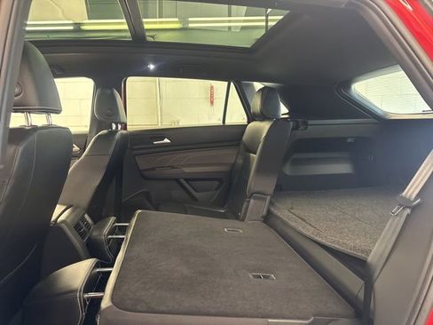 Certified 2022 Volkswagen Atlas Cross Sport SEL R-Line image 25