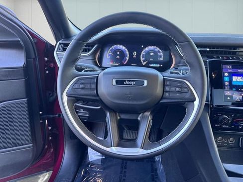 Used 2023 Jeep Grand Cherokee Altitude AWD/4WD image 17