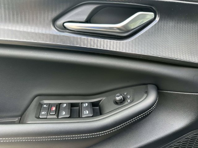 Certified 2025 Jeep Grand Cherokee Laredo X w/ Luxury Tech Group I AWD/4WD image 15