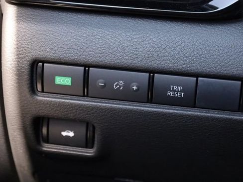 Used 2024 Nissan Sentra SV FWD image 20