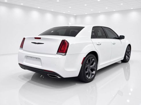 Used 2021 Chrysler 300 S RWD image 6