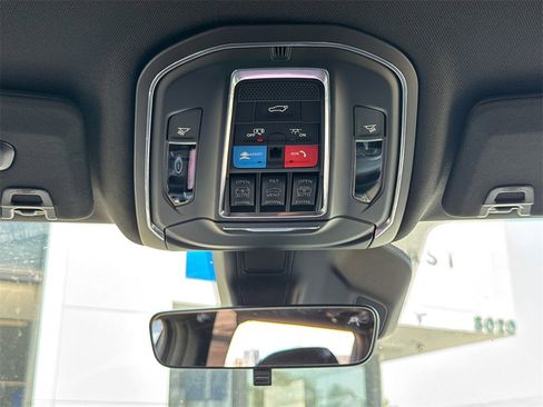 New 2025 Jeep Grand Cherokee Limited w/ Black Appearance Package image 25