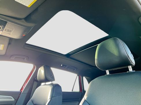 Used 2021 Volkswagen Atlas Cross Sport SE image 21