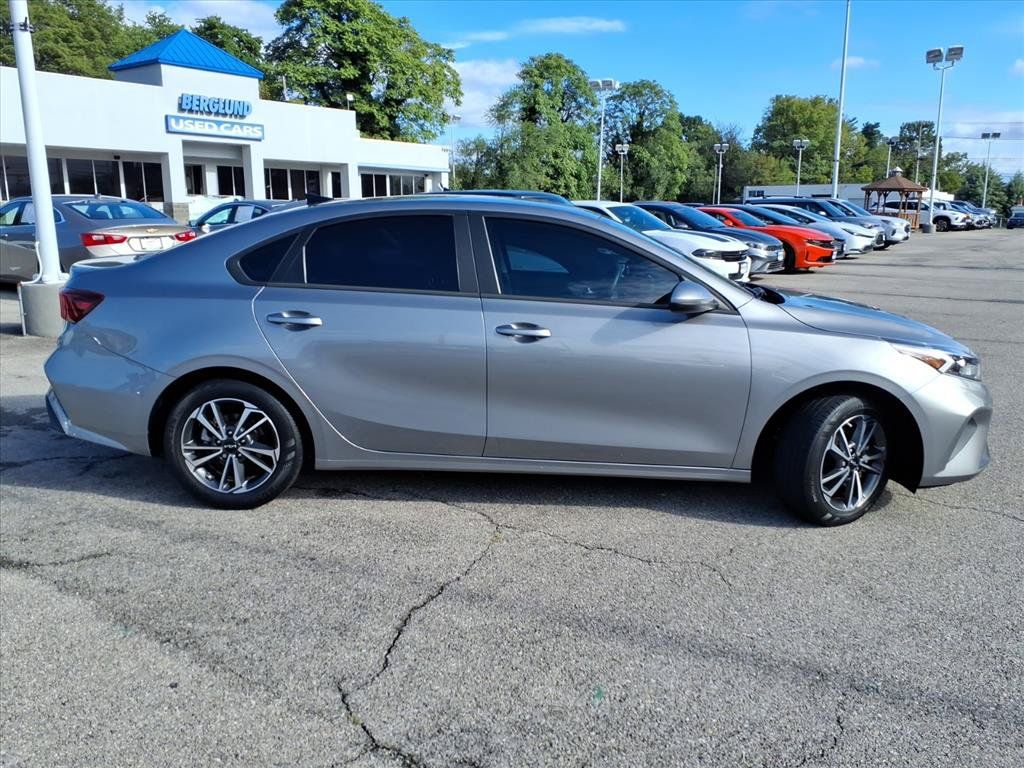 Used 2023 Kia Forte LXS FWD image 3