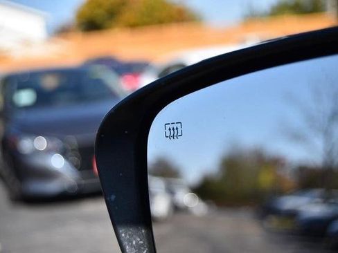 Certified 2024 Nissan Frontier SL image 12