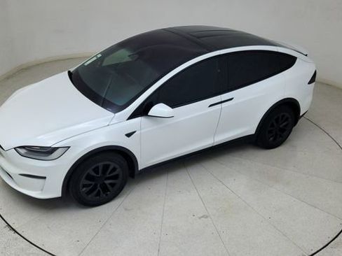 Used 2023 Tesla Model X image 81