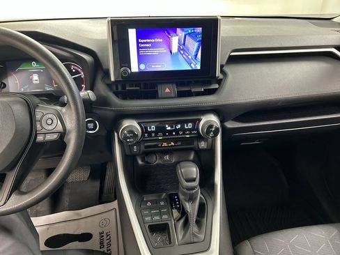 Used 2024 Toyota RAV4 XLE AWD/4WD image 18
