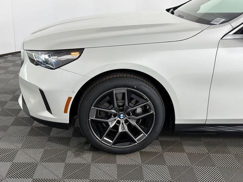 Used 2026 BMW 530i w/ Convenience Package RWD image 9