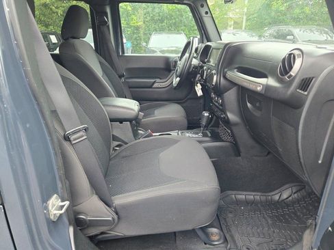 Used 2017 Jeep Wrangler Unlimited Sport image 6
