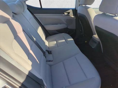 Used 2017 Hyundai Elantra SE image 24