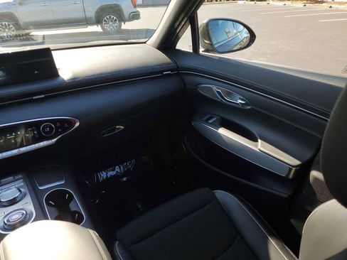 Used 2025 Genesis GV70 2.5T w/ Sport Prestige Package image 24