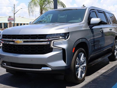 Used 2024 Chevrolet Suburban LS w/ Driver Alert Package RWD image 2