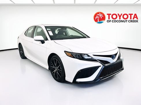 Used 2023 Toyota Camry SE w/ Audio Upgrade Package FWD image 1