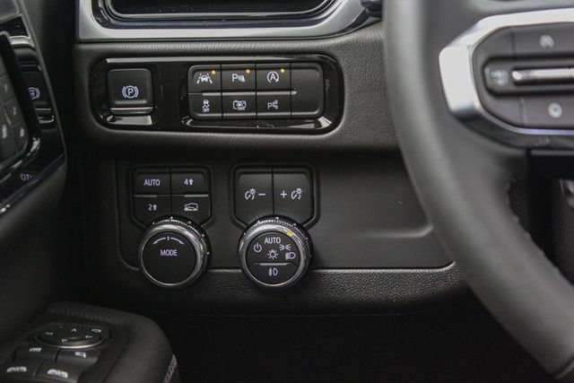 New 2026 GMC Yukon Denali w/ Sun & Power Step Package AWD/4WD image 16