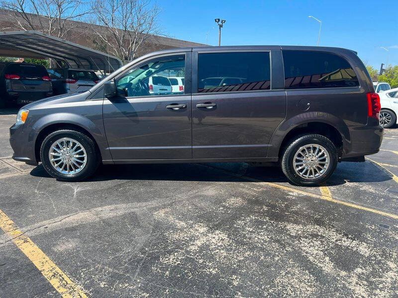 Used 2020 Dodge Grand Caravan SE FWD image 5