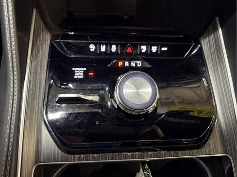 Used 2024 Jeep Wagoneer Series II w/ Flexible Seating Group image 26