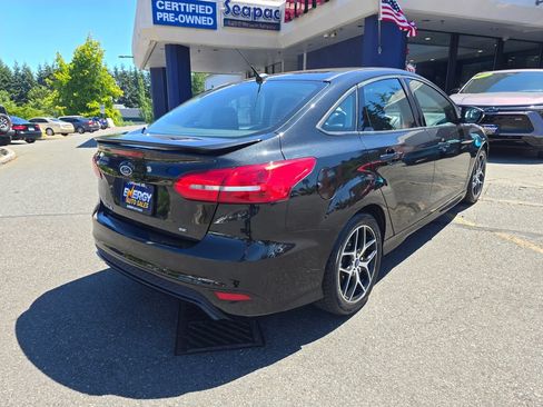 Used 2015 Ford Focus SE w/ SE Sport Package FWD image 7