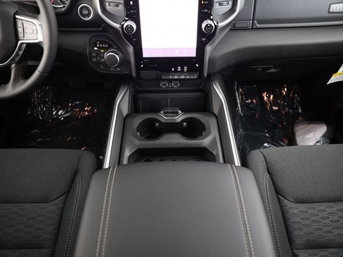 New 2026 RAM 1500 4x4 Crew Cab image 27