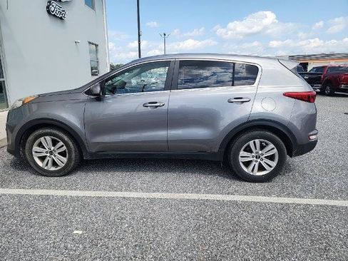 Used 2017 Kia Sportage LX FWD image 2