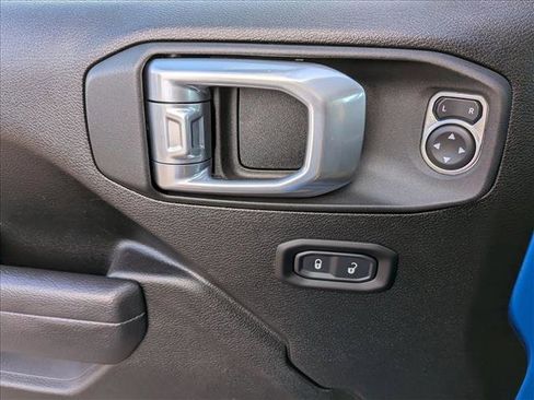 Used 2022 Jeep Gladiator Willys image 15