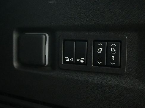 Used 2023 GMC Yukon Denali AWD/4WD image 23