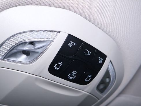 Used 2023 Chrysler Pacifica Touring-L image 27