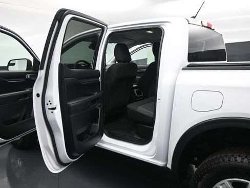 Certified 2025 Ford Ranger XL w/ Trailer Tow Package RWD image 17