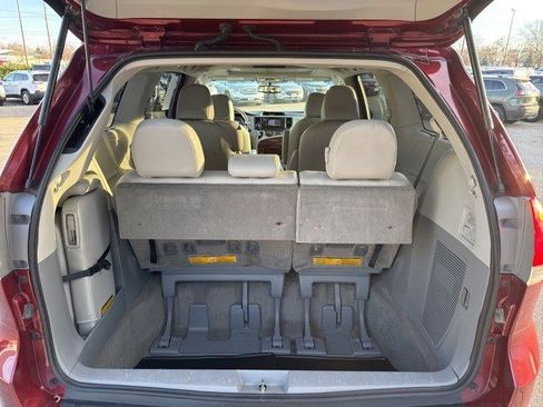 Used 2013 Toyota Sienna XLE image 16