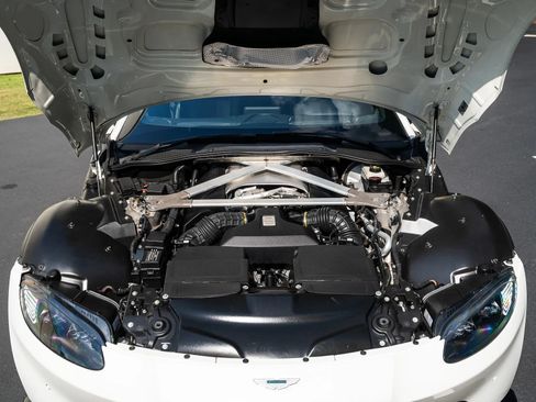 Used 2019 Aston Martin V8 Vantage Coupe RWD image 20