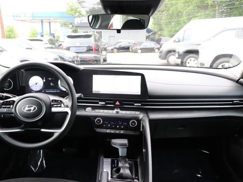 Used 2024 Hyundai Elantra SEL FWD image 16